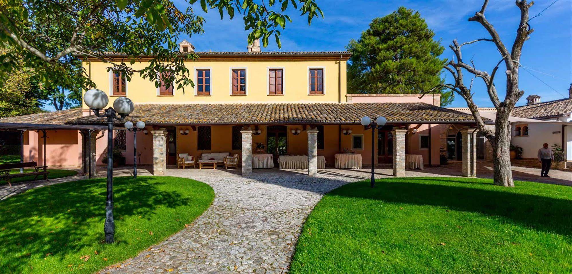 Corte Dei Tini Villa Vomano Luaran gambar